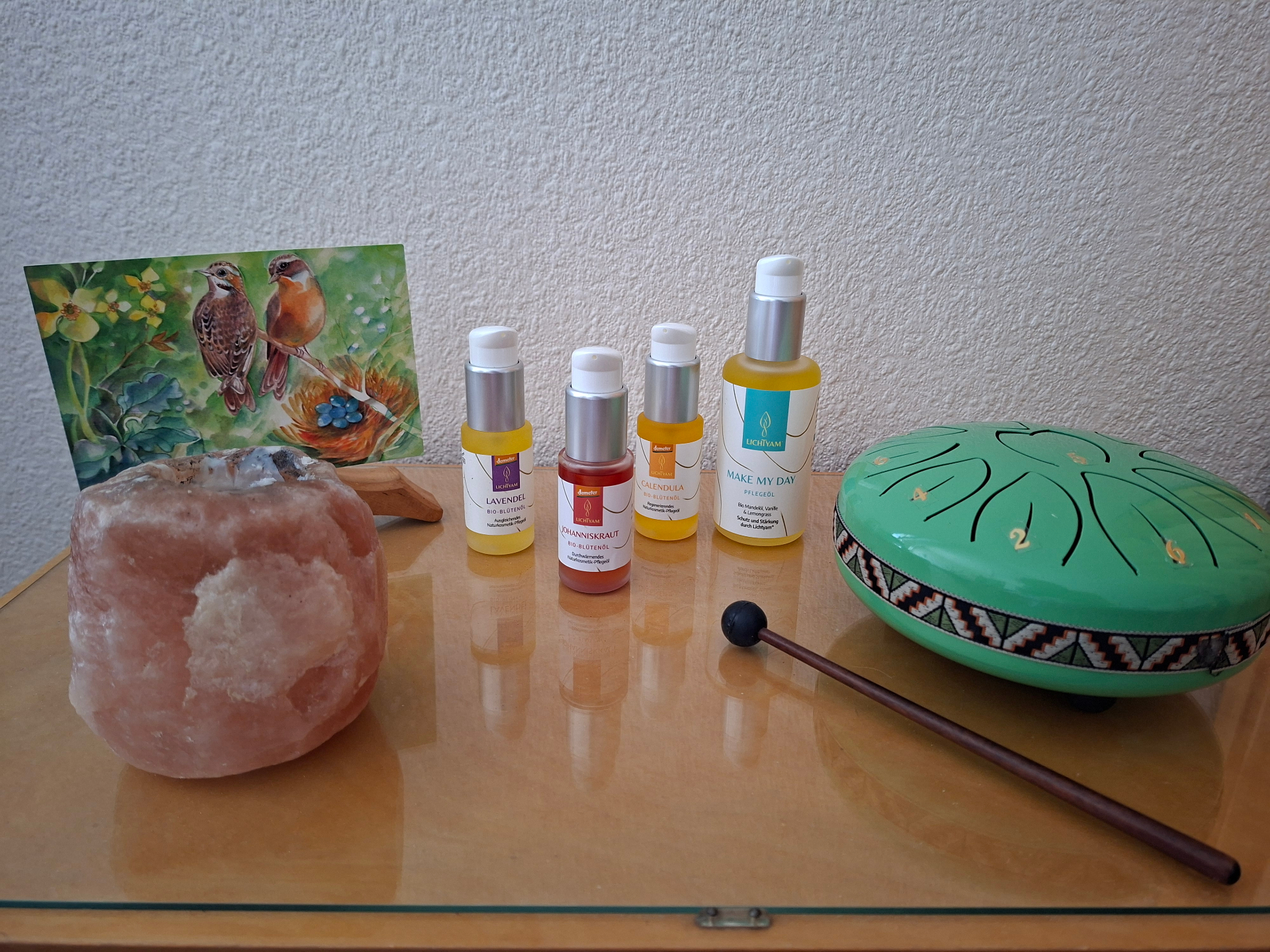 Naturkosmetik, Pflegeöle und Zungentrommel im Behandlungsraum